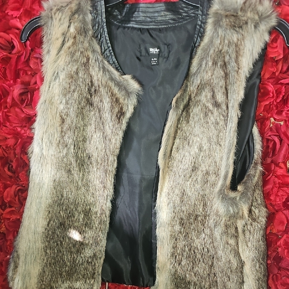 Mossimo NWOT Women's  Natural Fur Vest - Brown and Black Lining Size Xlarge